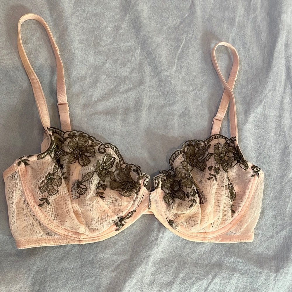 Victoria’s Secret push-up without padding | 32D